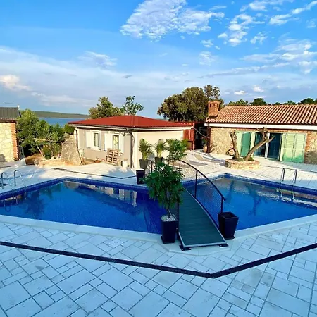 Villa House Victoria 2 By Guide