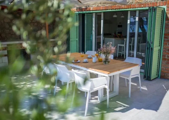 House Victoria 2 By Guide * Nerezine