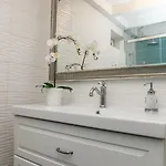 Vila House Victoria 2 By Guide